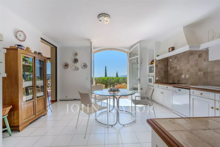 Image No.8-6 Bed House for sale