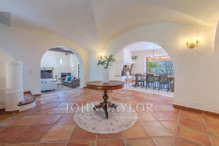 Image No.11-5 Bed House for sale