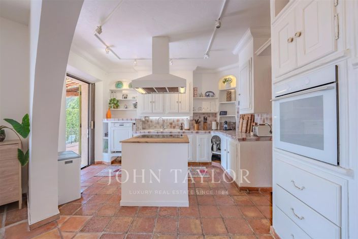 Image No.16-5 Bed House for sale