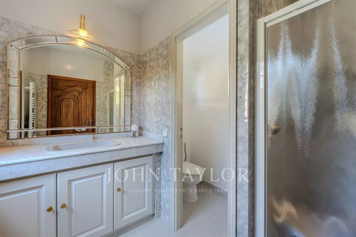 Image No.20-5 Bed House for sale