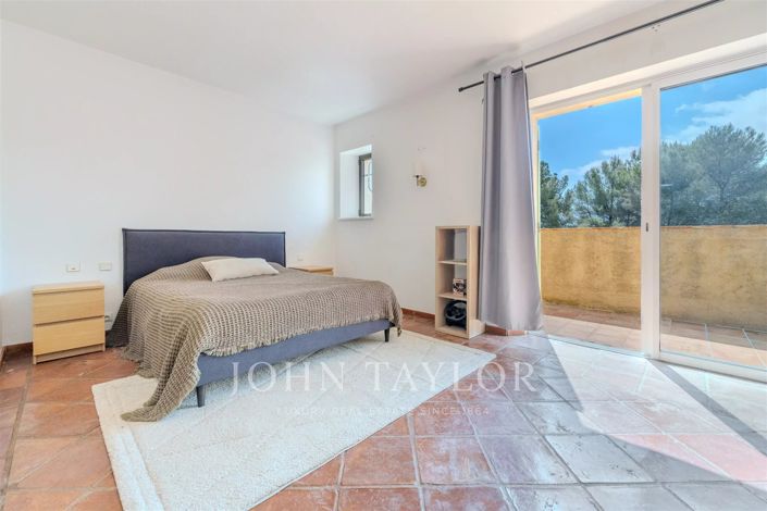 Image No.22-5 Bed House for sale