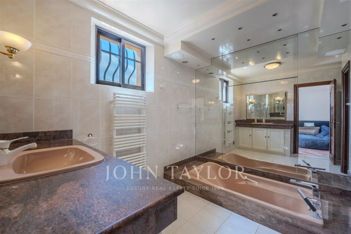 Image No.23-5 Bed House for sale