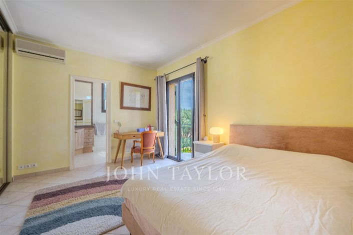 Image No.24-5 Bed House for sale