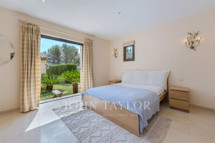 Image No.26-5 Bed House for sale