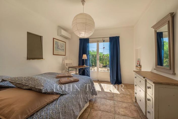 Image No.18-4 Bed House for sale
