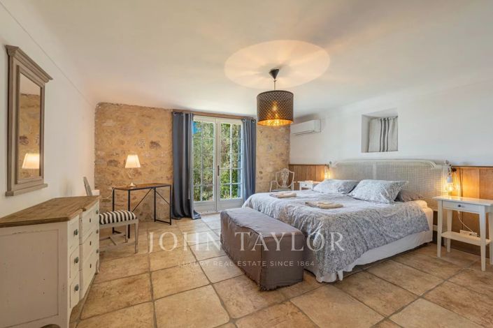 Image No.22-4 Bed House for sale