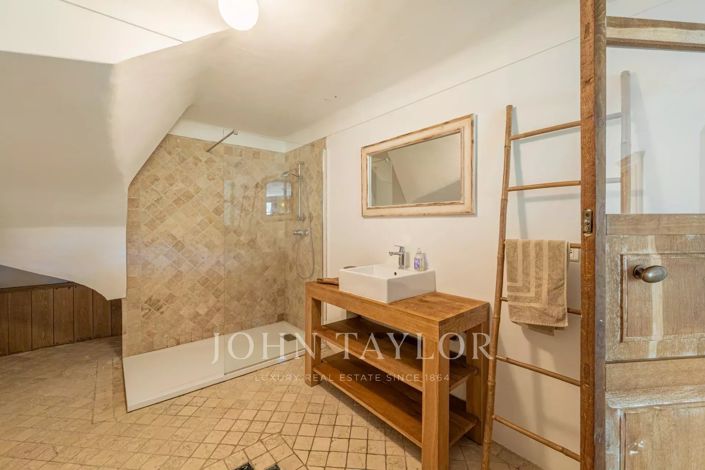 Image No.23-4 Bed House for sale