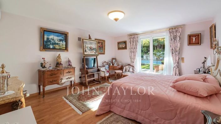 Image No.20-4 Bed House for sale