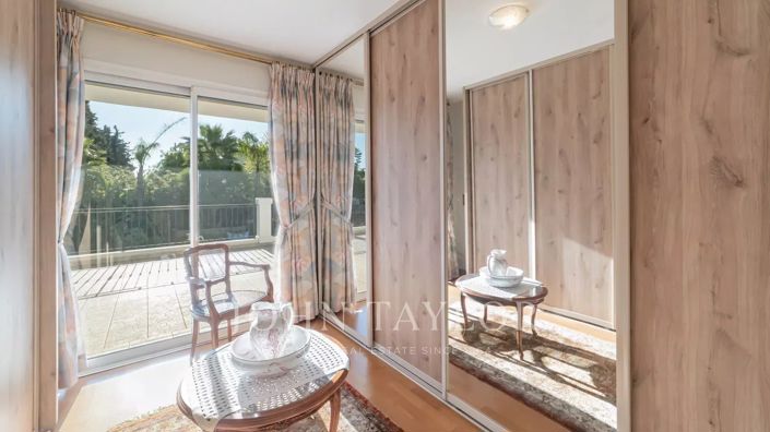 Image No.24-4 Bed House for sale