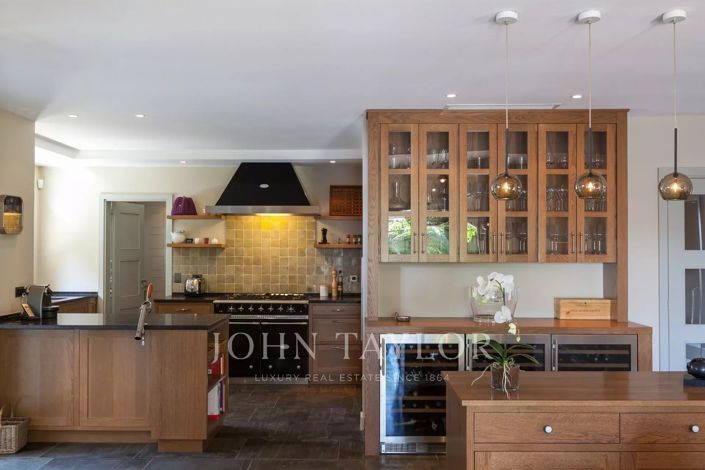 Image No.10-4 Bed House for sale