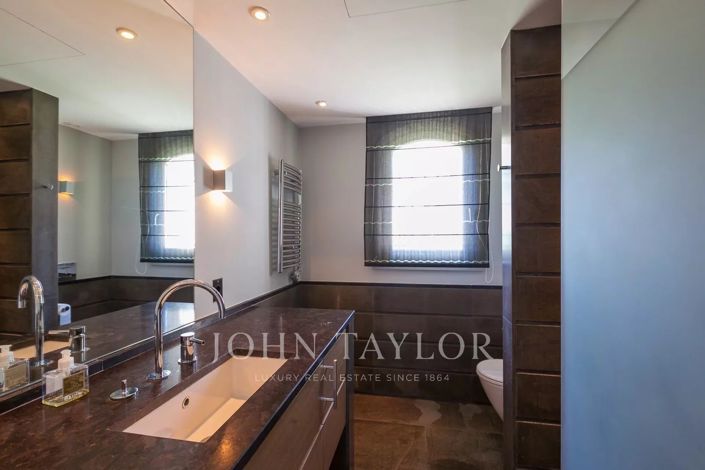 Image No.17-4 Bed House for sale