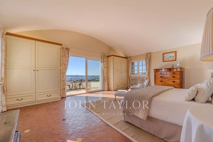 Image No.25-6 Bed House for sale