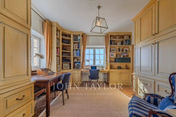 Image No.26-6 Bed House for sale
