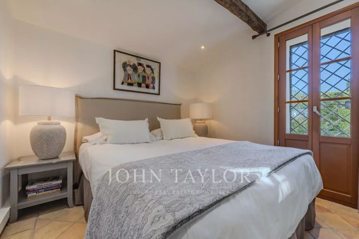 Image No.34-6 Bed House for sale