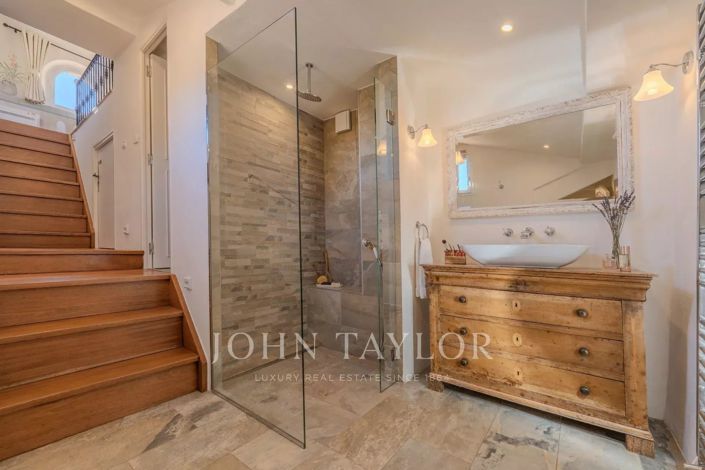 Image No.36-6 Bed House for sale