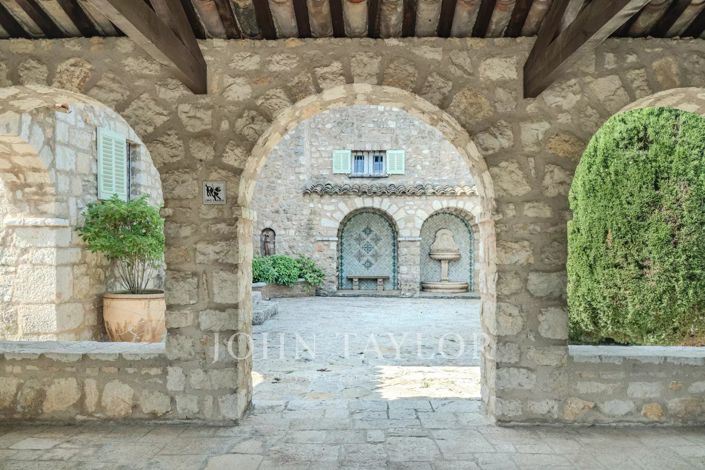 Image No.8-6 Bed House for sale