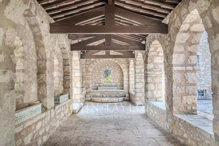 Image No.9-6 Bed House for sale