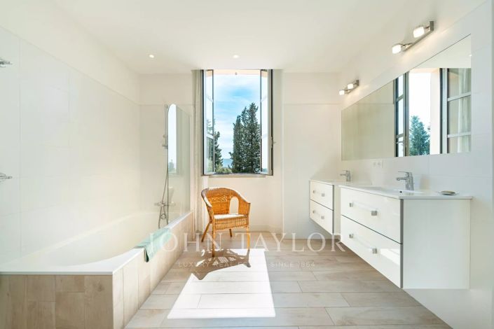 Image No.15-8 Bed House for sale