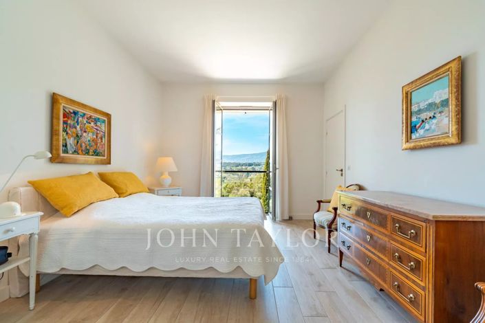 Image No.16-8 Bed House for sale