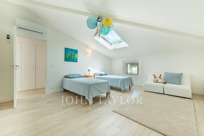 Image No.17-8 Bed House for sale