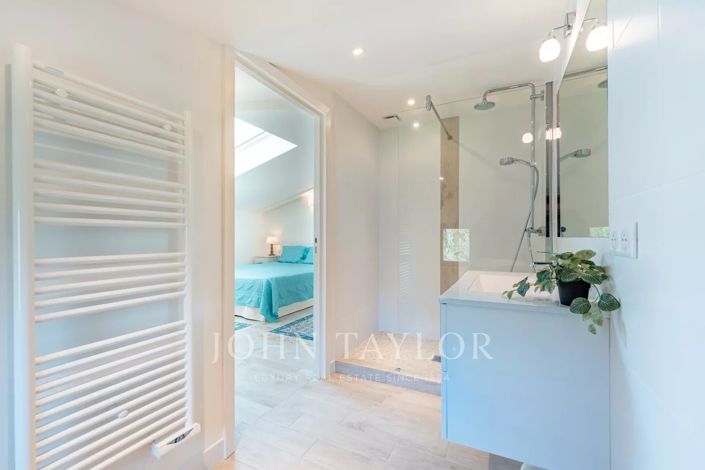Image No.19-8 Bed House for sale