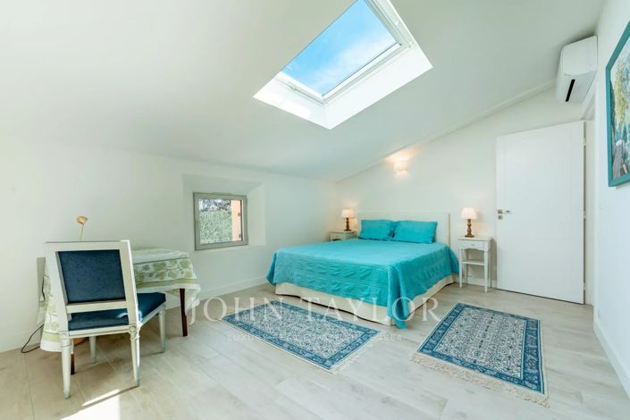 Image No.20-8 Bed House for sale