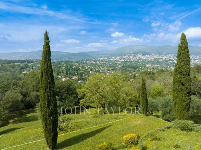 Image No.3-8 Bed House for sale