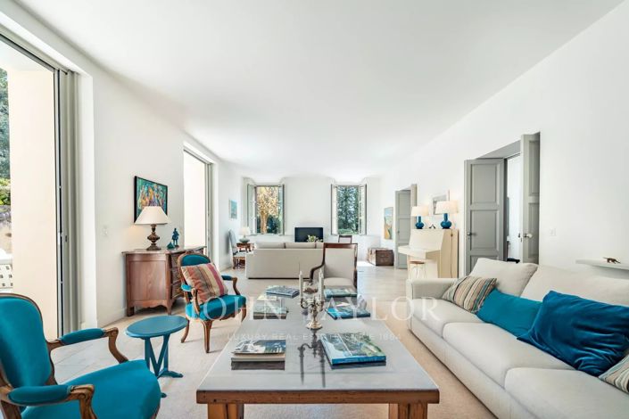 Image No.6-8 Bed House for sale