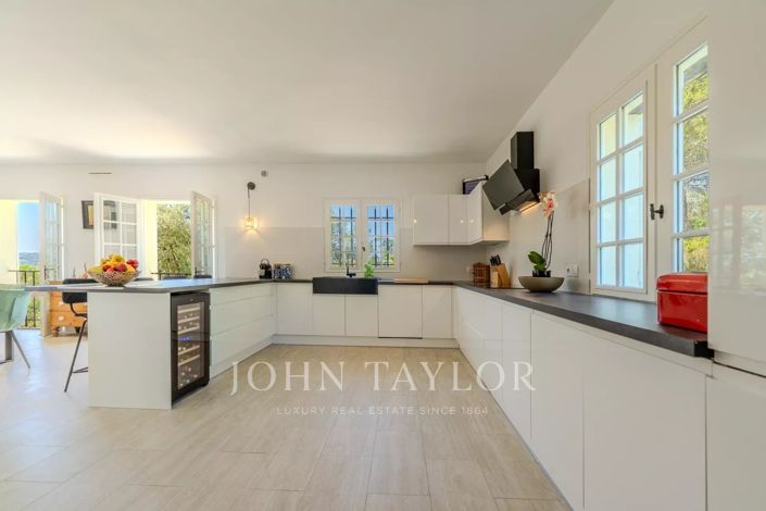 Image No.18-8 Bed House for sale