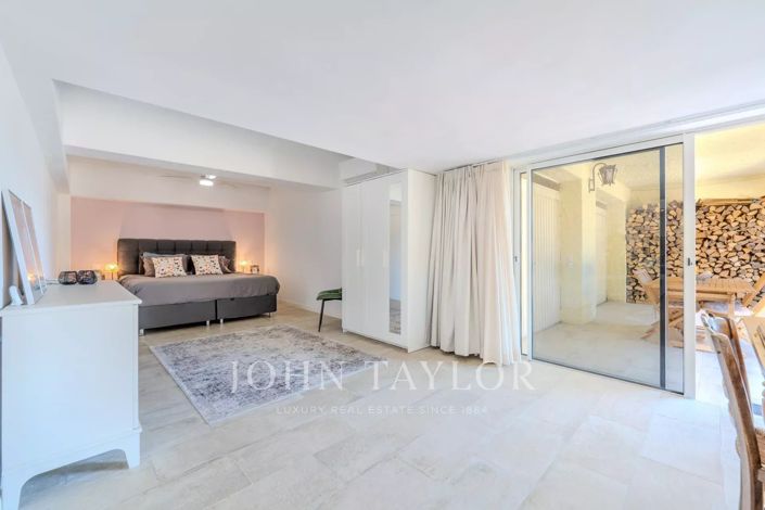 Image No.32-8 Bed House for sale