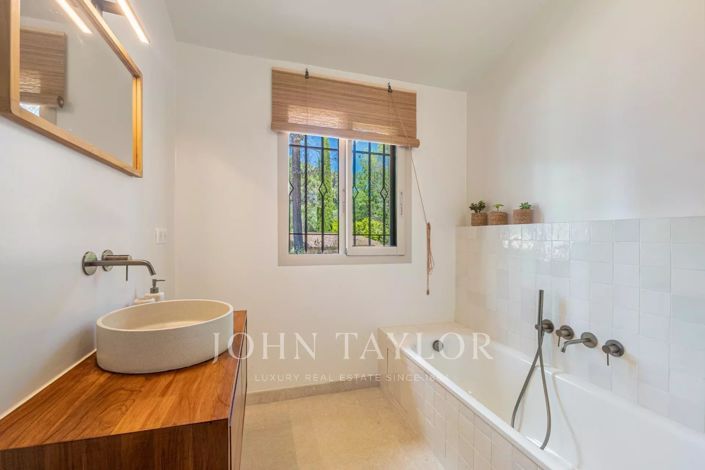 Image No.16-5 Bed House for sale