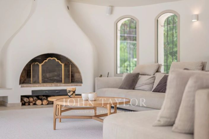 Image No.6-5 Bed House for sale