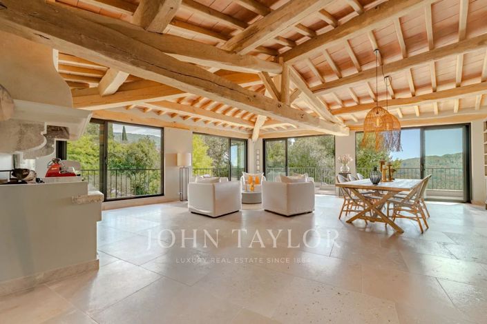 Image No.19-5 Bed House for sale