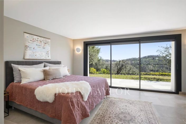Image No.27-5 Bed House for sale