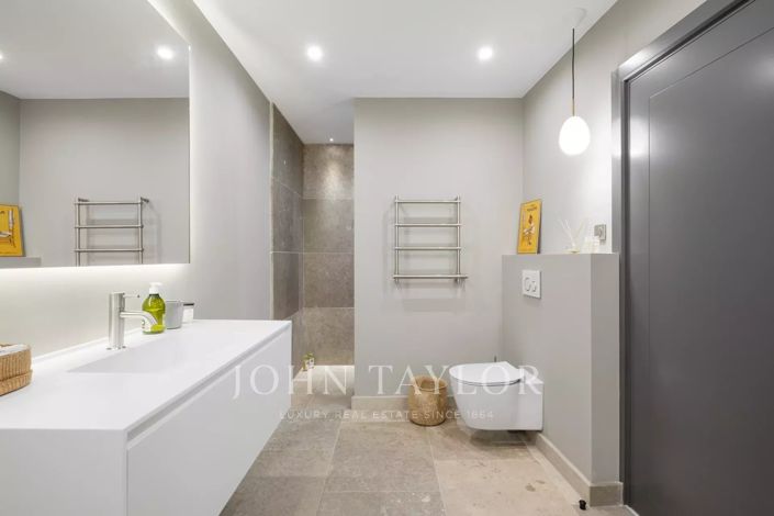 Image No.30-5 Bed House for sale