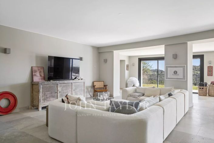 Image No.34-5 Bed House for sale