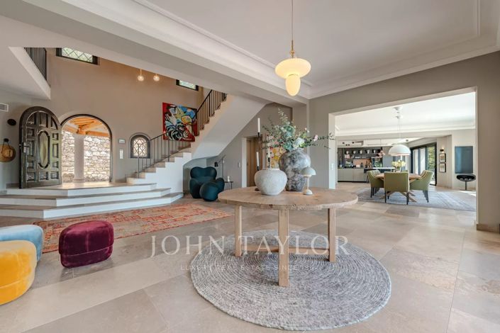 Image No.8-5 Bed House for sale
