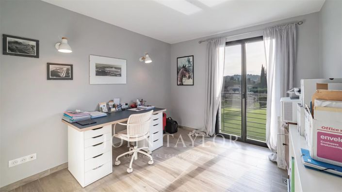 Image No.19-4 Bed House for sale