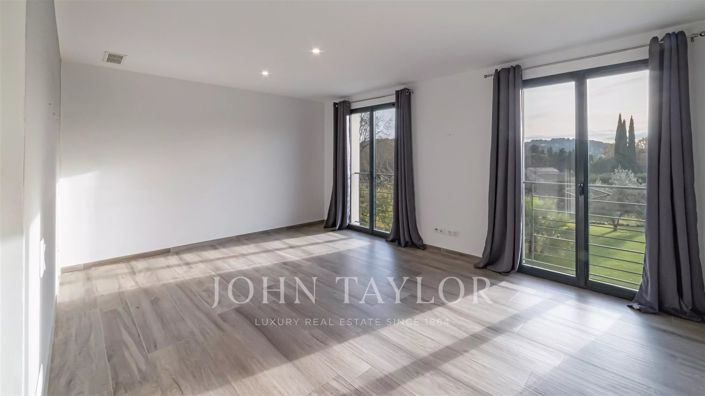 Image No.20-4 Bed House for sale
