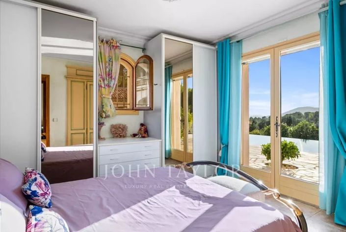 Image No.18-5 Bed House for sale