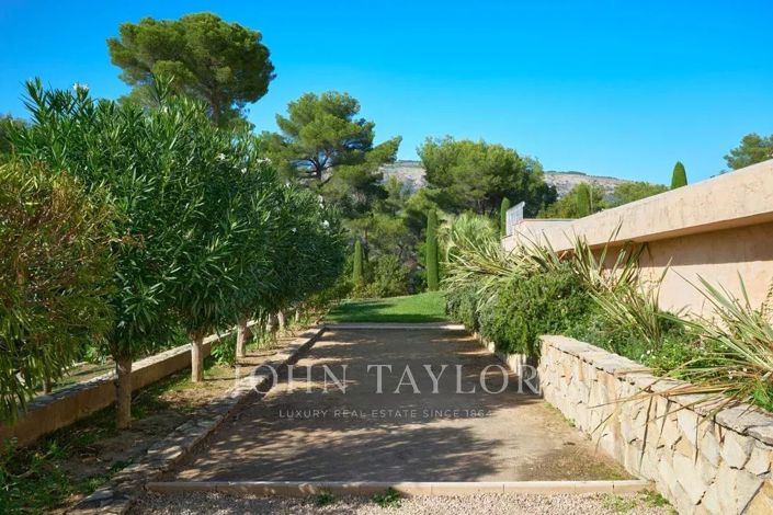 Image No.25-5 Bed House for sale