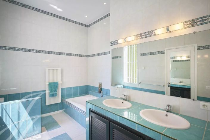 Image No.11-4 Bed House for sale