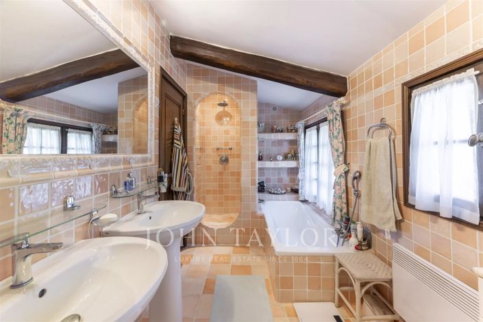 Image No.15-4 Bed House for sale
