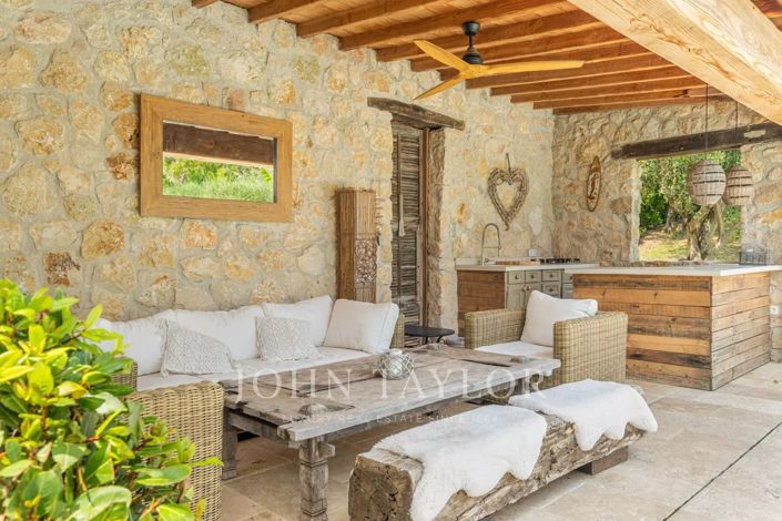 Image No.6-5 Bed House for sale