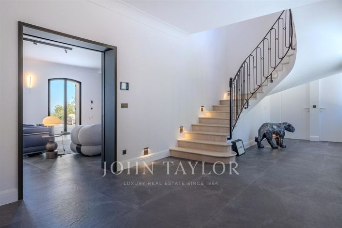 Image No.16-5 Bed House for sale