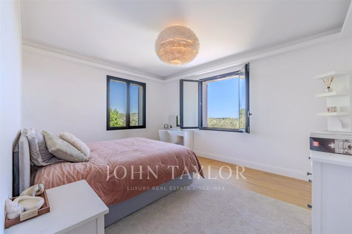 Image No.20-5 Bed House for sale