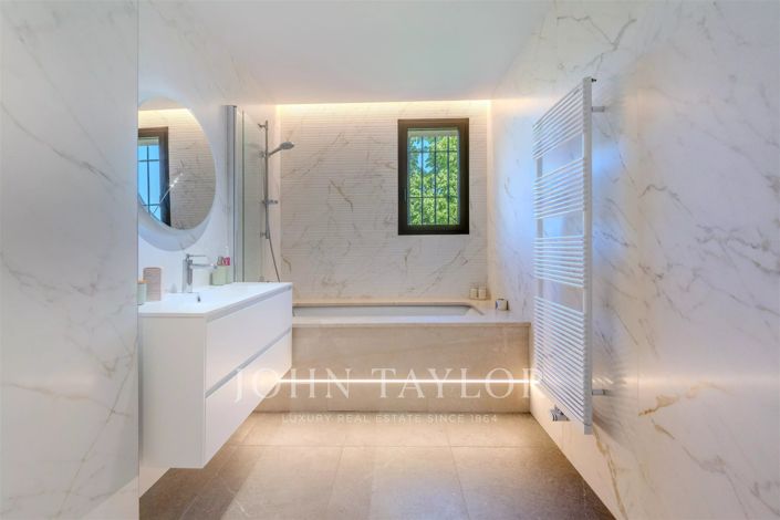 Image No.21-5 Bed House for sale
