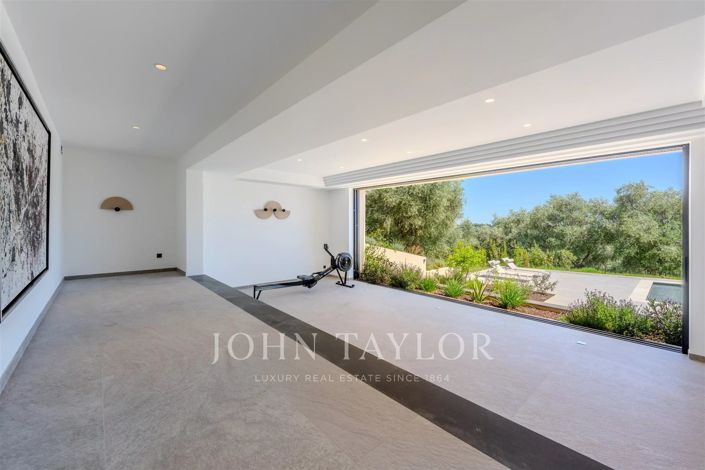 Image No.24-5 Bed House for sale