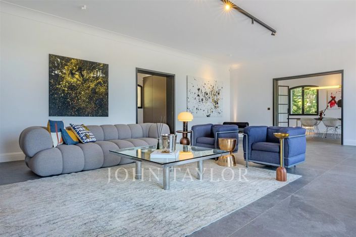 Image No.9-5 Bed House for sale
