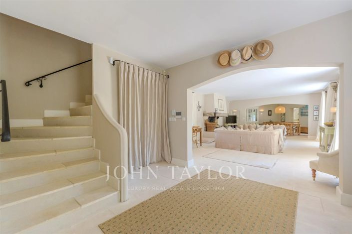 Image No.12-5 Bed House for sale